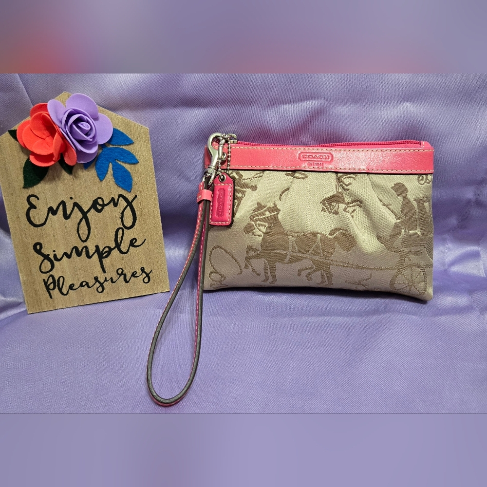 🌺COACH pink satin wristlet Horse & Carriage design EUC🌺